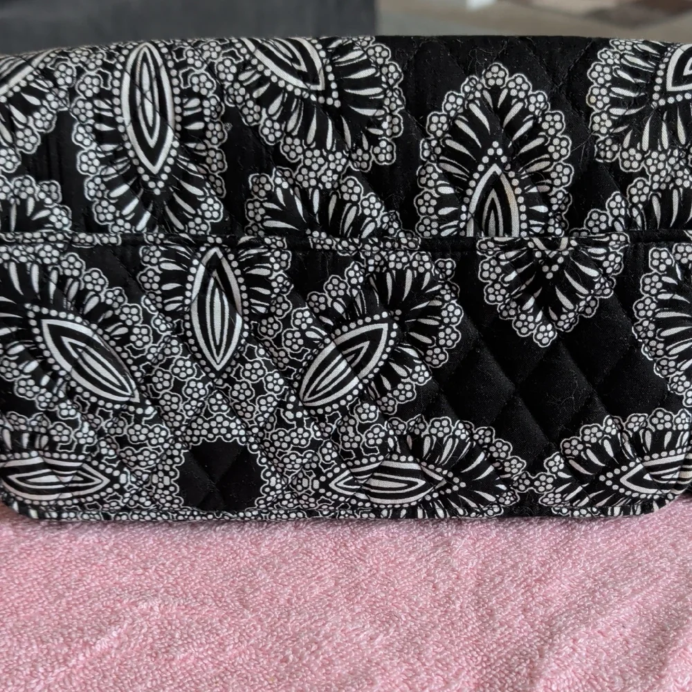 Vera Bradley Black & White Quilted Floral Turnlock Crossbody - Picture 2 of 5